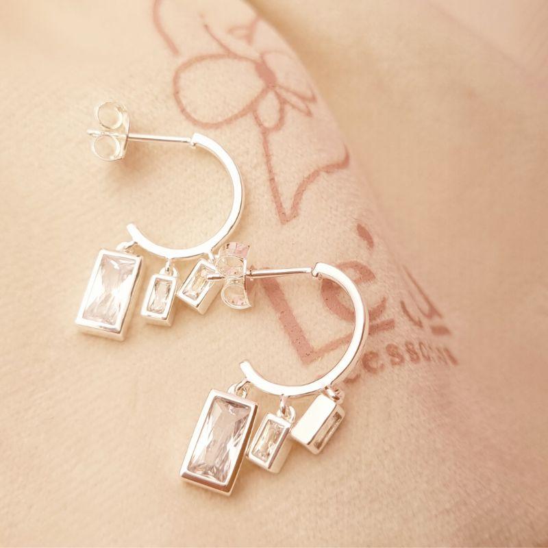 Argola Lux com Três Pedras Banhado a Prata