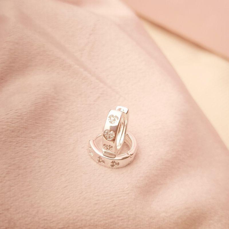 Argola Tranqueta com Três Corações com Zircônias Banhado a Prata