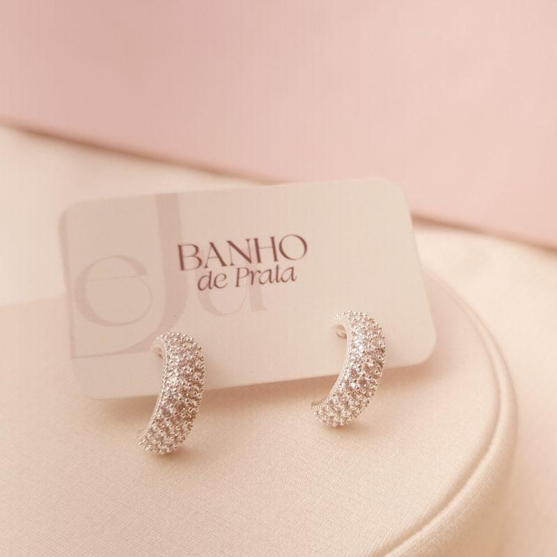 Brinco Meia Argola Cravejada em Banho de Prata